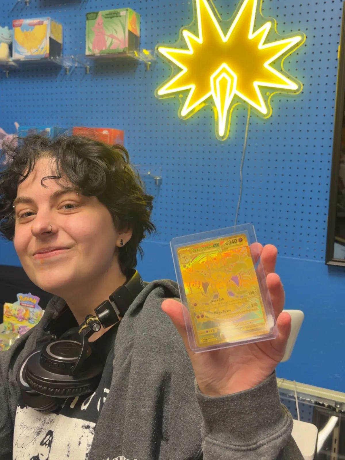 Holding up a card under the starburst sign